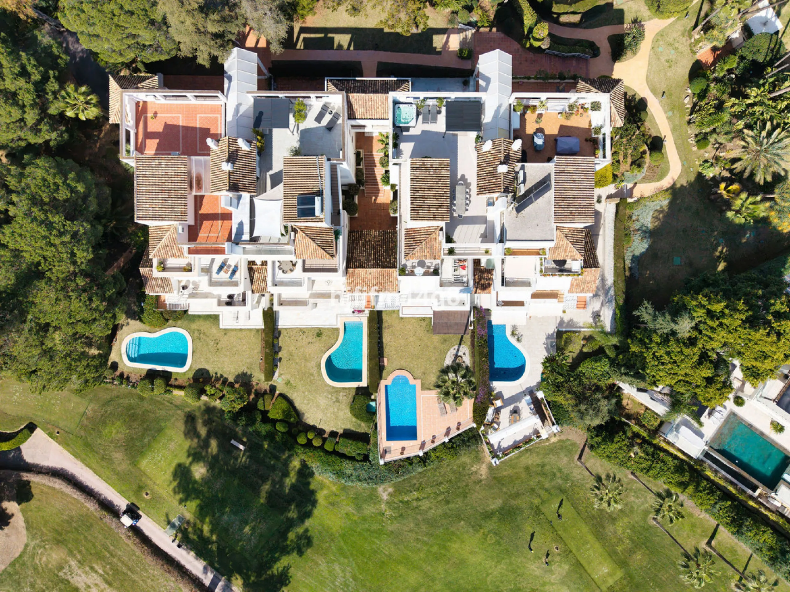 Apartment - Penthouse Duplex в продаже в Marbella, Málaga. В доме 5 спален и 4 ванных комнат. Площадь дома 166 м²