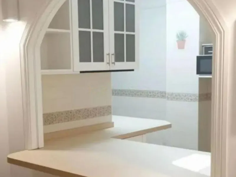 Bright, spacious, and functional apartment located in an area of complete expansion, surrounded by all kinds of services and less than a 10-minute walk from the beach. The price includes an 11-meter storage room with double height and at street level.