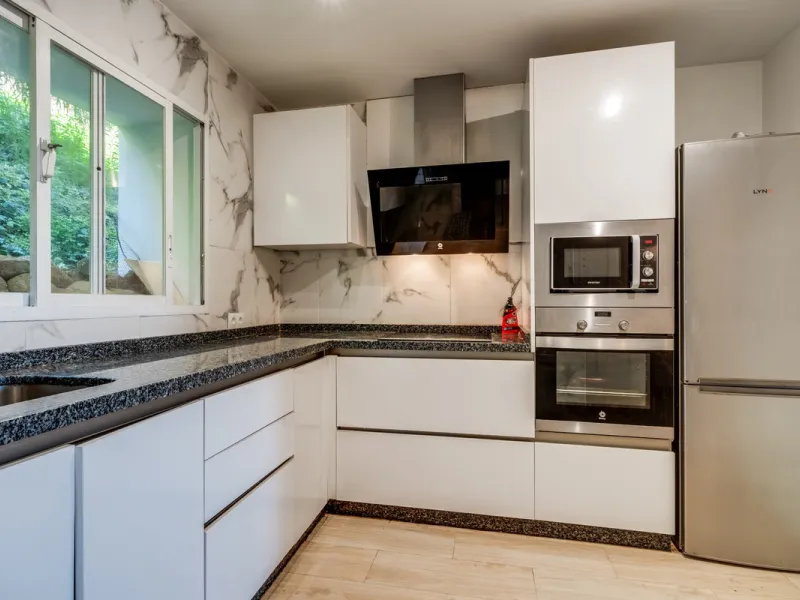 Apartment - Middle Floor Apartment в продаже в Benahavís, Málaga. В доме 3 спален и 2 ванных комнат. Площадь дома 136 м²