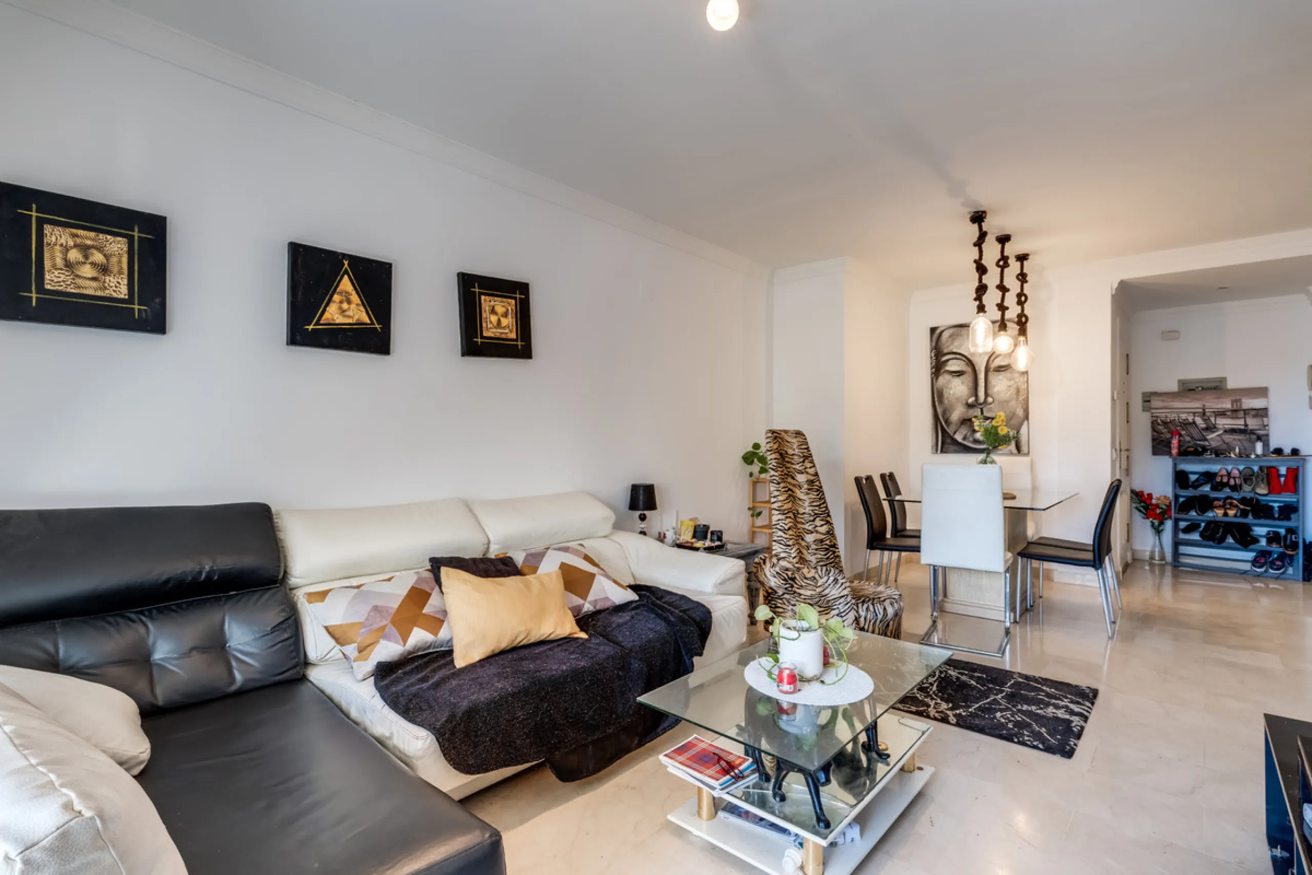 Apartment - Middle Floor Apartment в продаже в Benahavís, Málaga. В доме 3 спален и 2 ванных комнат. Площадь дома 136 м²