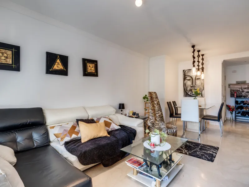 Apartment - Middle Floor Apartment в продаже в Benahavís, Málaga. В доме 3 спален и 2 ванных комнат. Площадь дома 136 м²
