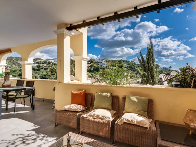Apartment - Middle Floor Apartment в продаже в Benahavís, Málaga. В доме 3 спален и 2 ванных комнат. Площадь дома 136 м²