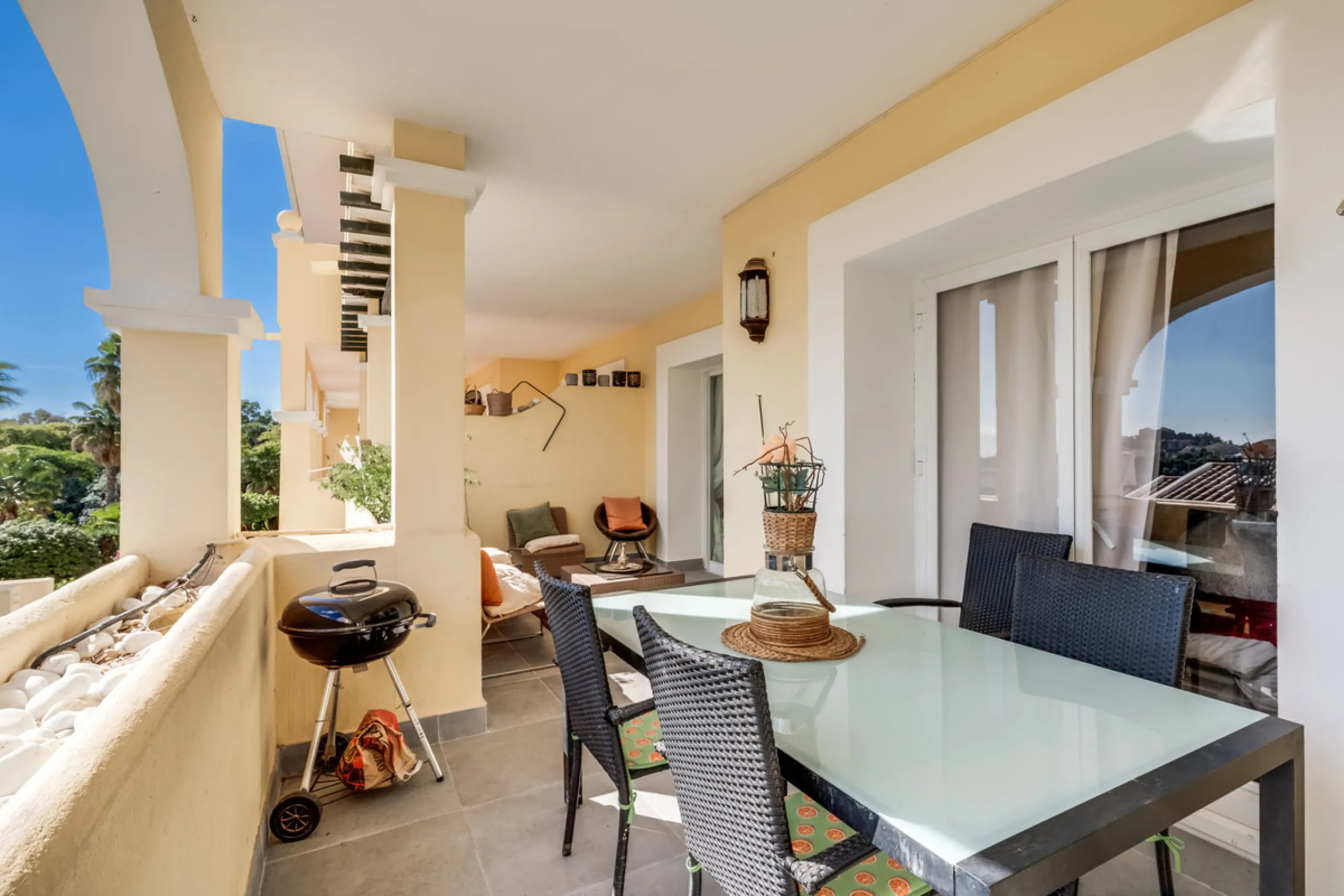 Apartment - Middle Floor Apartment в продаже в Benahavís, Málaga. В доме 3 спален и 2 ванных комнат. Площадь дома 136 м²