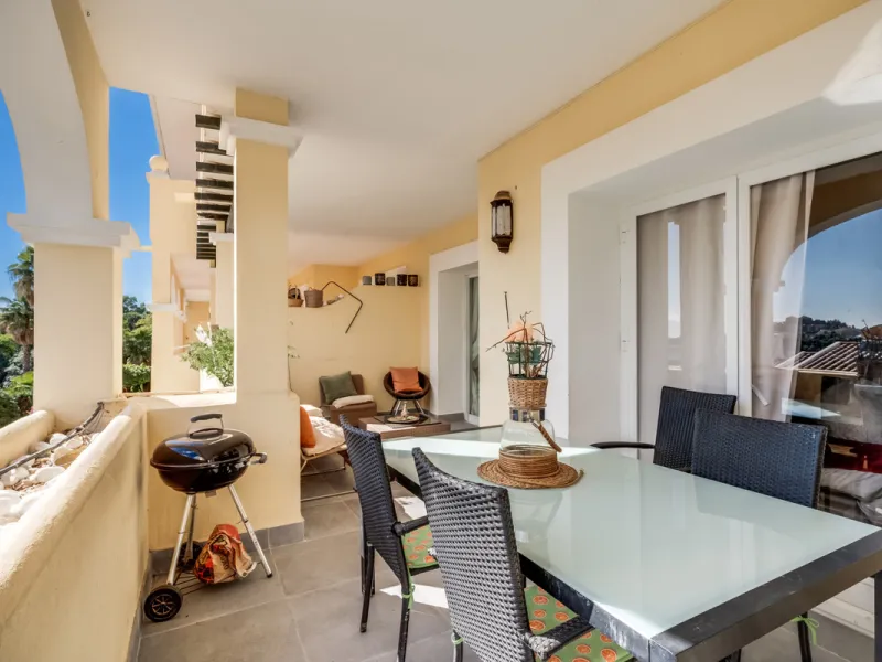 Apartment - Middle Floor Apartment в продаже в Benahavís, Málaga. В доме 3 спален и 2 ванных комнат. Площадь дома 136 м²