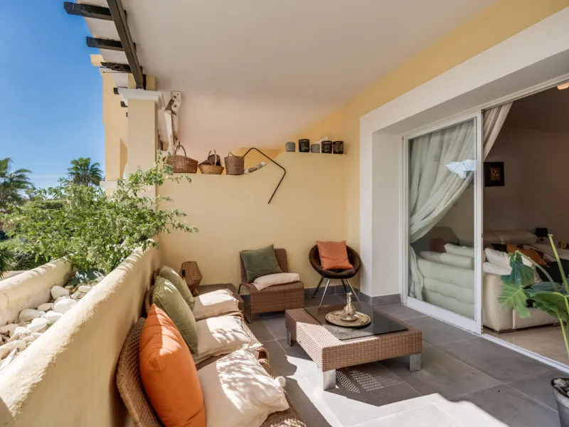 Apartment - Middle Floor Apartment в продаже в Benahavís, Málaga. В доме 3 спален и 2 ванных комнат. Площадь дома 136 м²