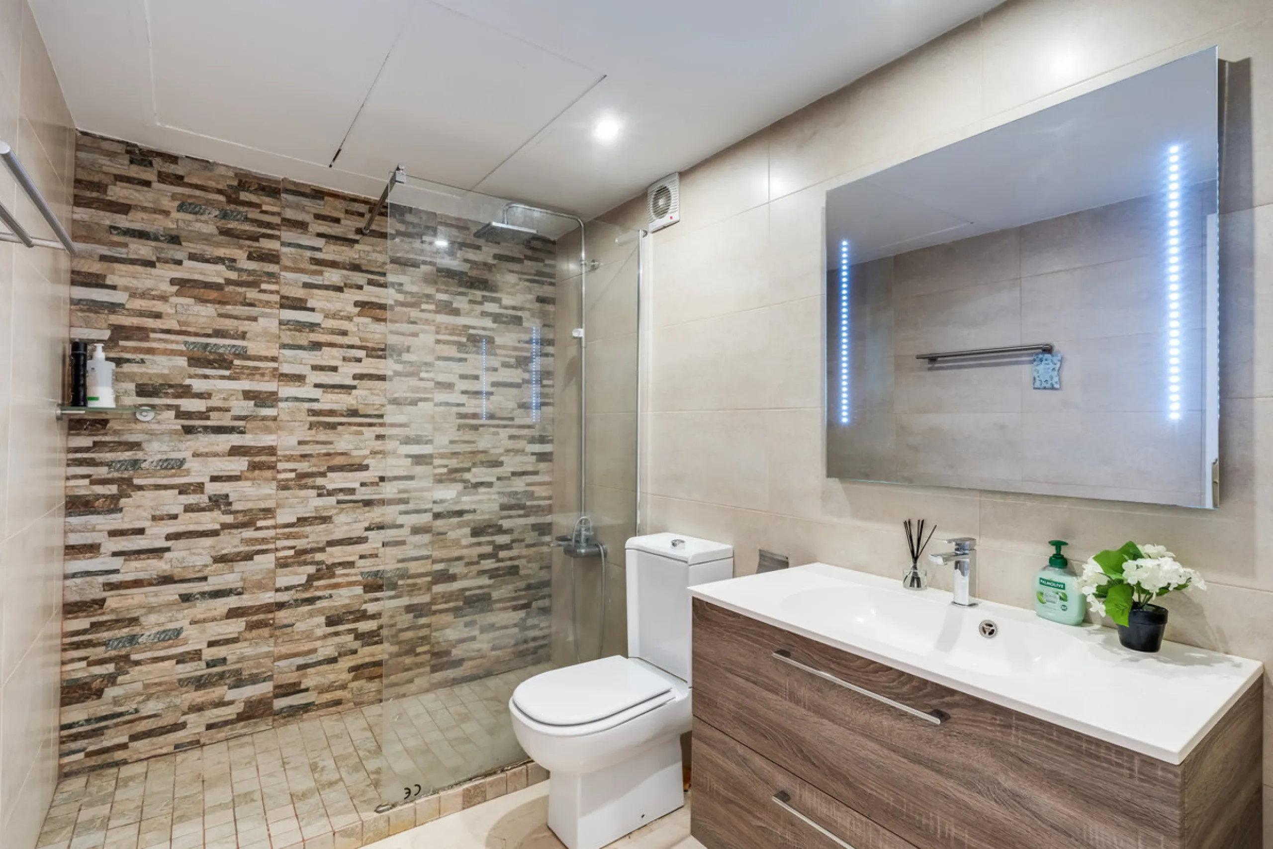 Apartment - Middle Floor Apartment в продаже в Benahavís, Málaga. В доме 3 спален и 2 ванных комнат. Площадь дома 136 м²