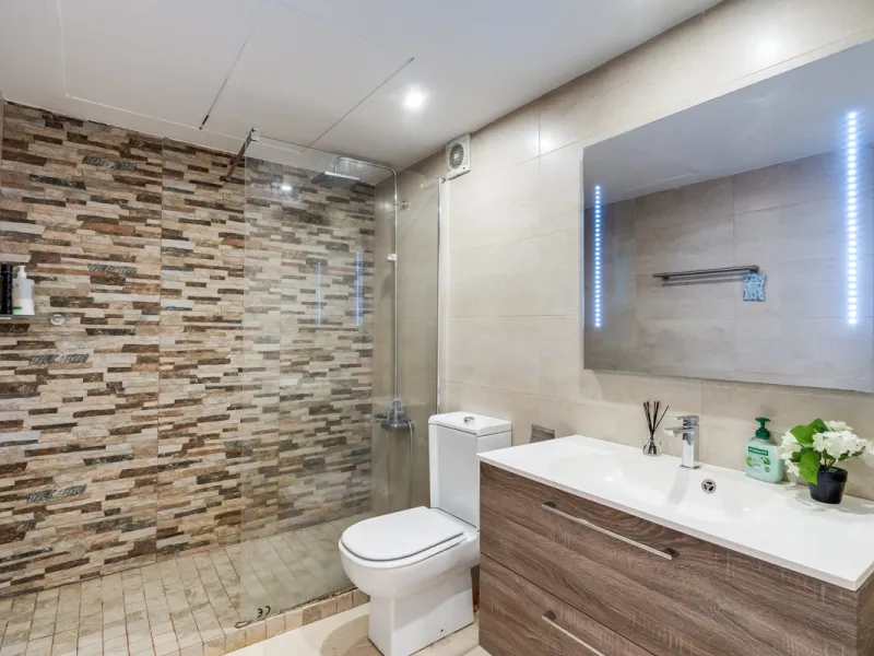 Apartment - Middle Floor Apartment в продаже в Benahavís, Málaga. В доме 3 спален и 2 ванных комнат. Площадь дома 136 м²