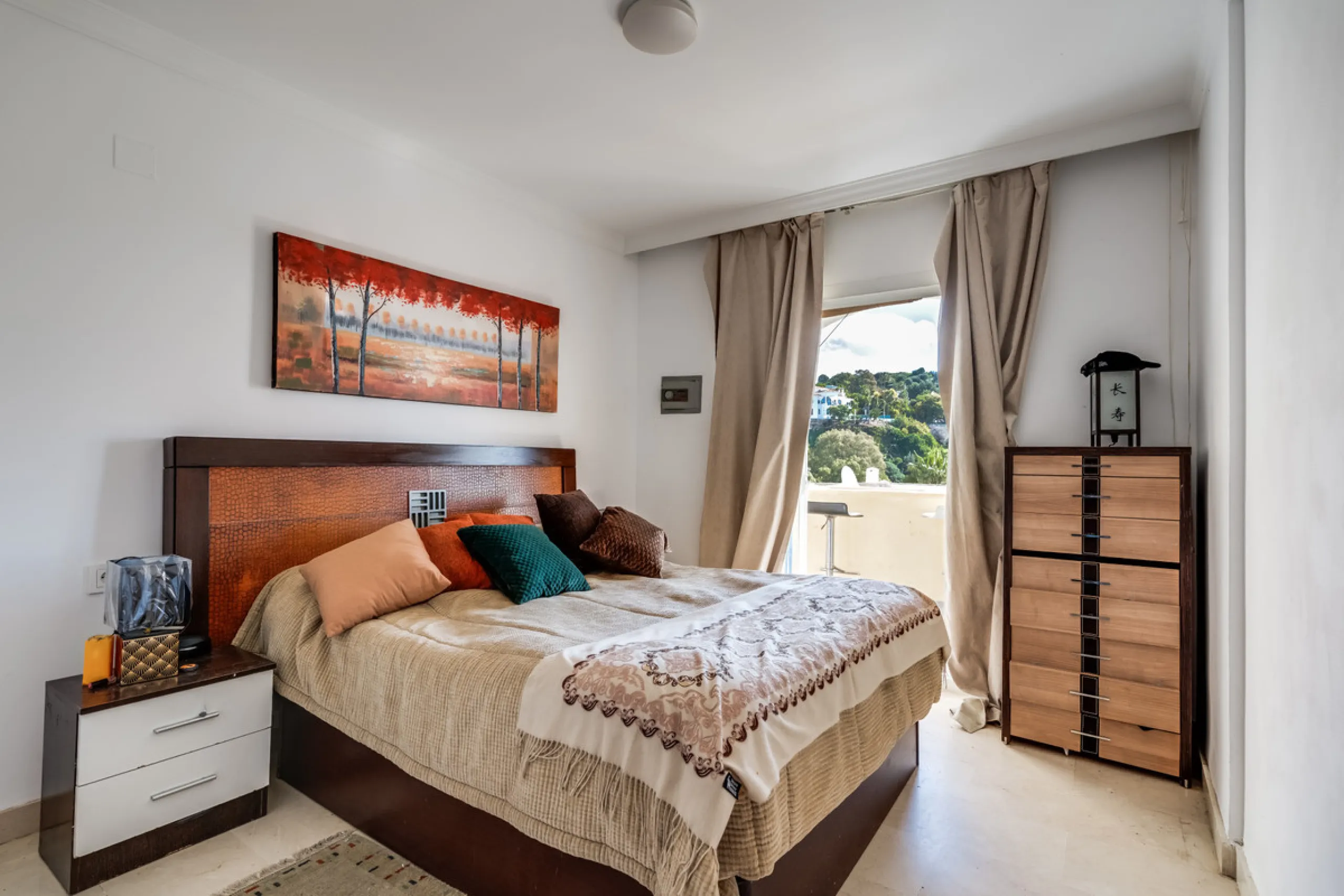Apartment - Middle Floor Apartment в продаже в Benahavís, Málaga. В доме 3 спален и 2 ванных комнат. Площадь дома 136 м²