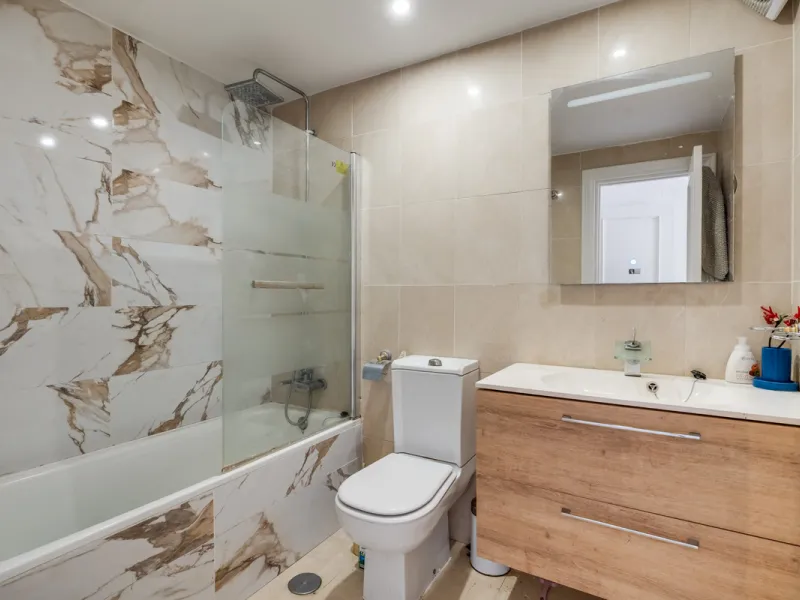 Apartment - Middle Floor Apartment в продаже в Benahavís, Málaga. В доме 3 спален и 2 ванных комнат. Площадь дома 136 м²