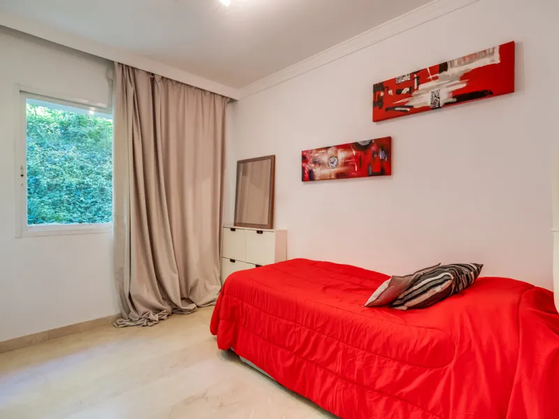 Apartment - Middle Floor Apartment в продаже в Benahavís, Málaga. В доме 3 спален и 2 ванных комнат. Площадь дома 136 м²