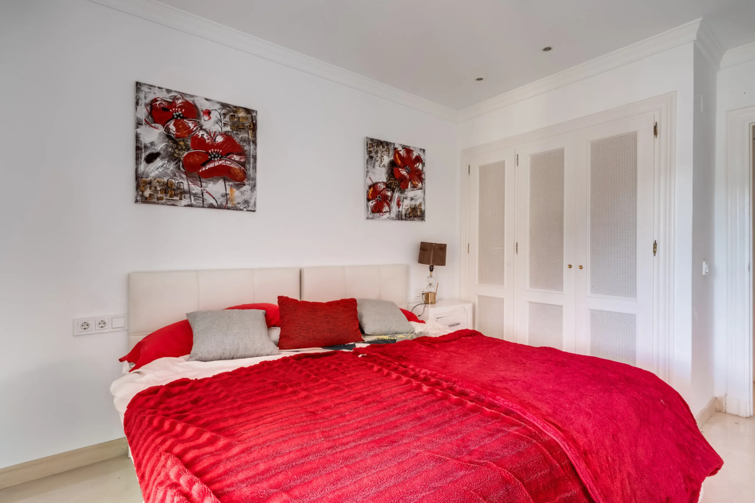 Apartment - Middle Floor Apartment в продаже в Benahavís, Málaga. В доме 3 спален и 2 ванных комнат. Площадь дома 136 м²