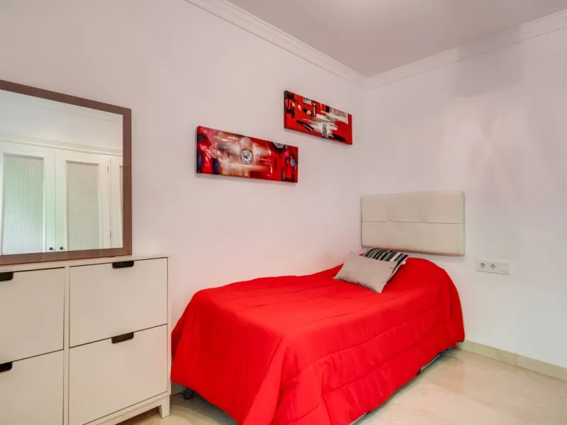 Apartment - Middle Floor Apartment в продаже в Benahavís, Málaga. В доме 3 спален и 2 ванных комнат. Площадь дома 136 м²