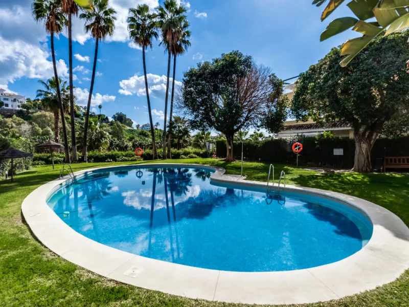 Apartment - Middle Floor Apartment в продаже в Benahavís, Málaga. В доме 3 спален и 2 ванных комнат. Площадь дома 136 м²