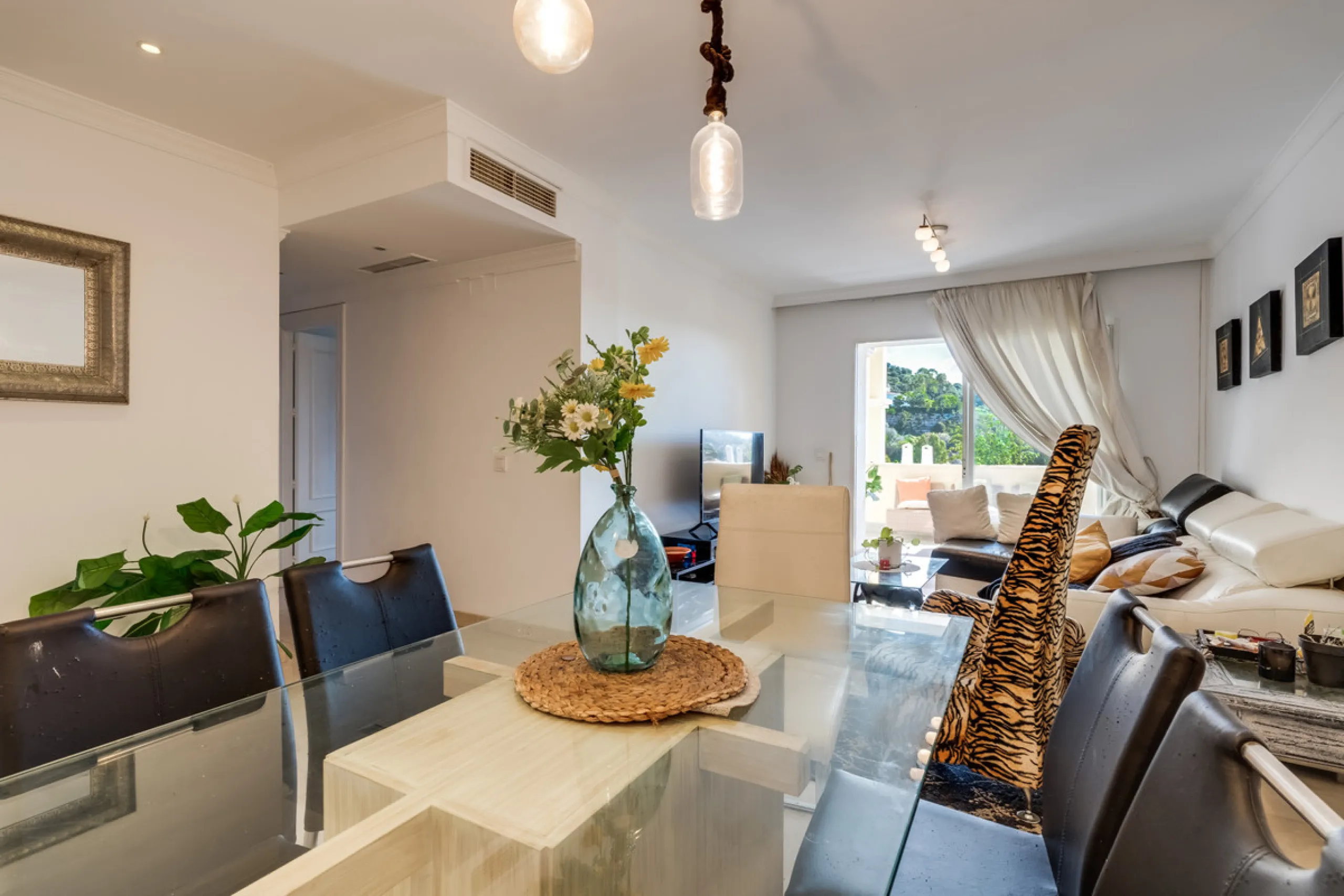 Apartment - Middle Floor Apartment в продаже в Benahavís, Málaga. В доме 3 спален и 2 ванных комнат. Площадь дома 136 м²