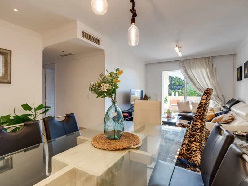 Apartment - Middle Floor Apartment в продаже в Benahavís, Málaga. В доме 3 спален и 2 ванных комнат. Площадь дома 136 м²