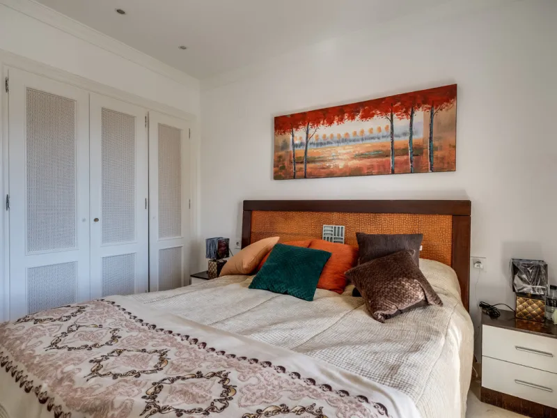Apartment - Middle Floor Apartment в продаже в Benahavís, Málaga. В доме 3 спален и 2 ванных комнат. Площадь дома 136 м²