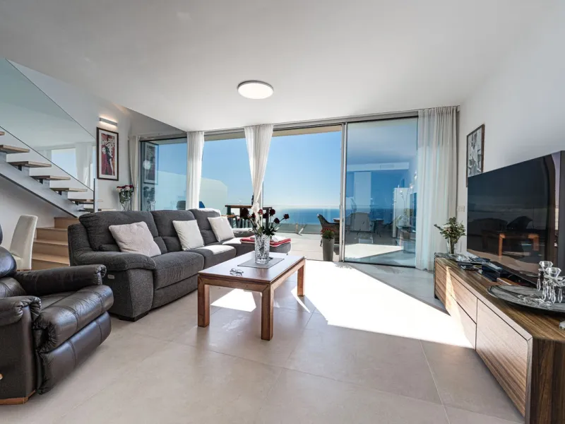 Apartment - Penthouse Duplex в продаже в Benalmadena, Málaga. В доме 3 спален и 2 ванных комнат. Площадь дома 155 м²