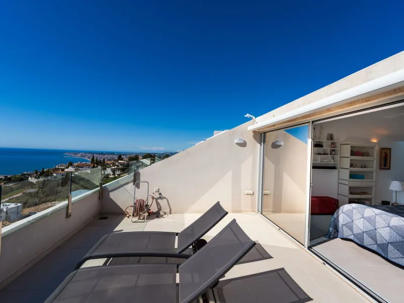 Apartment - Penthouse Duplex в продаже в Benalmadena, Málaga. В доме 3 спален и 2 ванных комнат. Площадь дома 155 м²
