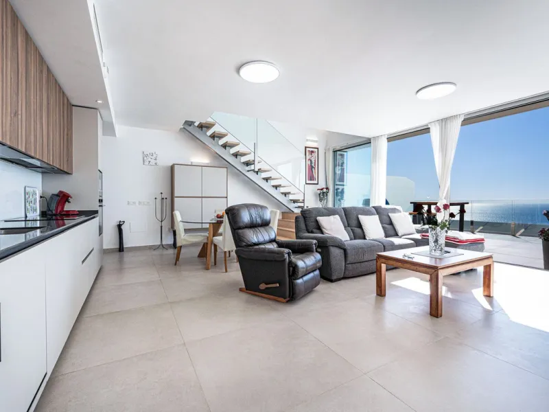 Apartment - Penthouse Duplex в продаже в Benalmadena, Málaga. В доме 3 спален и 2 ванных комнат. Площадь дома 155 м²