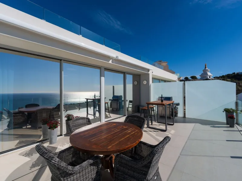 Apartment - Penthouse Duplex в продаже в Benalmadena, Málaga. В доме 3 спален и 2 ванных комнат. Площадь дома 155 м²