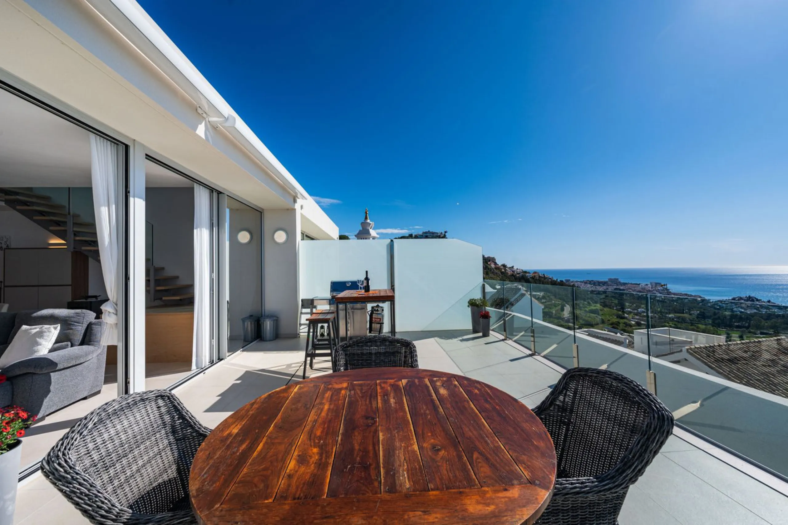 Apartment - Penthouse Duplex в продаже в Benalmadena, Málaga. В доме 3 спален и 2 ванных комнат. Площадь дома 155 м²