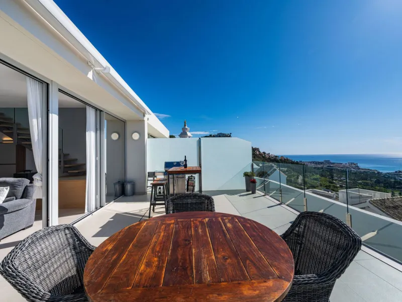 Apartment - Penthouse Duplex в продаже в Benalmadena, Málaga. В доме 3 спален и 2 ванных комнат. Площадь дома 155 м²