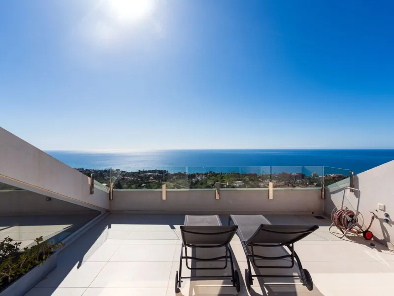Apartment - Penthouse Duplex в продаже в Benalmadena, Málaga. В доме 3 спален и 2 ванных комнат. Площадь дома 155 м²