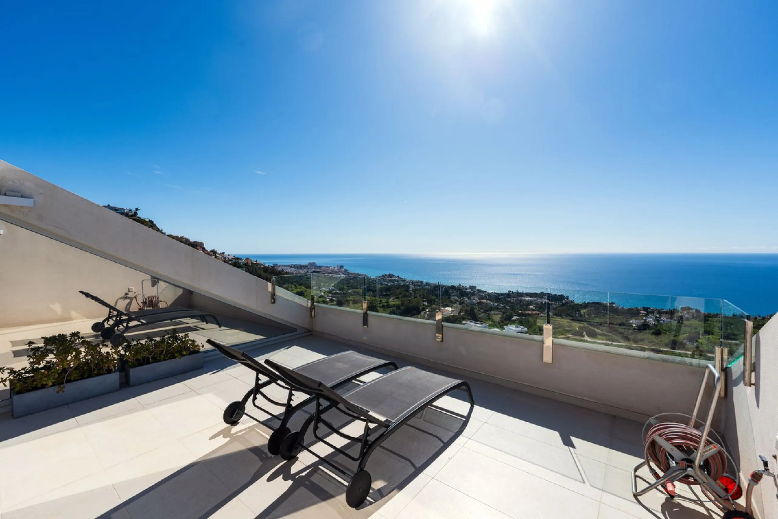 Apartment - Penthouse Duplex в продаже в Benalmadena, Málaga. В доме 3 спален и 2 ванных комнат. Площадь дома 155 м²