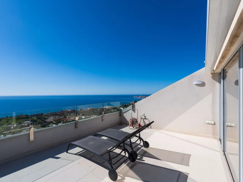 Apartment - Penthouse Duplex в продаже в Benalmadena, Málaga. В доме 3 спален и 2 ванных комнат. Площадь дома 155 м²