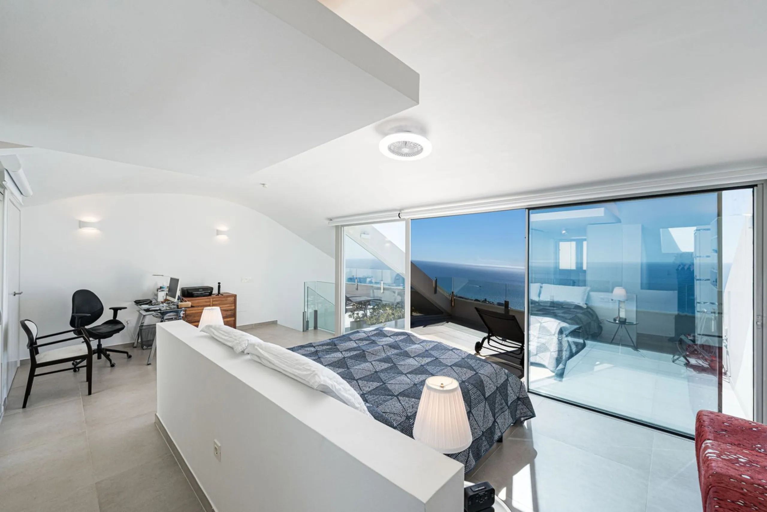 Apartment - Penthouse Duplex в продаже в Benalmadena, Málaga. В доме 3 спален и 2 ванных комнат. Площадь дома 155 м²