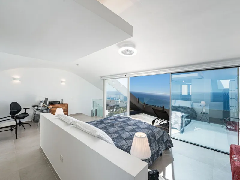 Apartment - Penthouse Duplex в продаже в Benalmadena, Málaga. В доме 3 спален и 2 ванных комнат. Площадь дома 155 м²