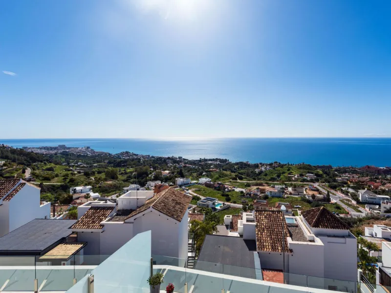 Apartment - Penthouse Duplex в продаже в Benalmadena, Málaga. В доме 3 спален и 2 ванных комнат. Площадь дома 155 м²