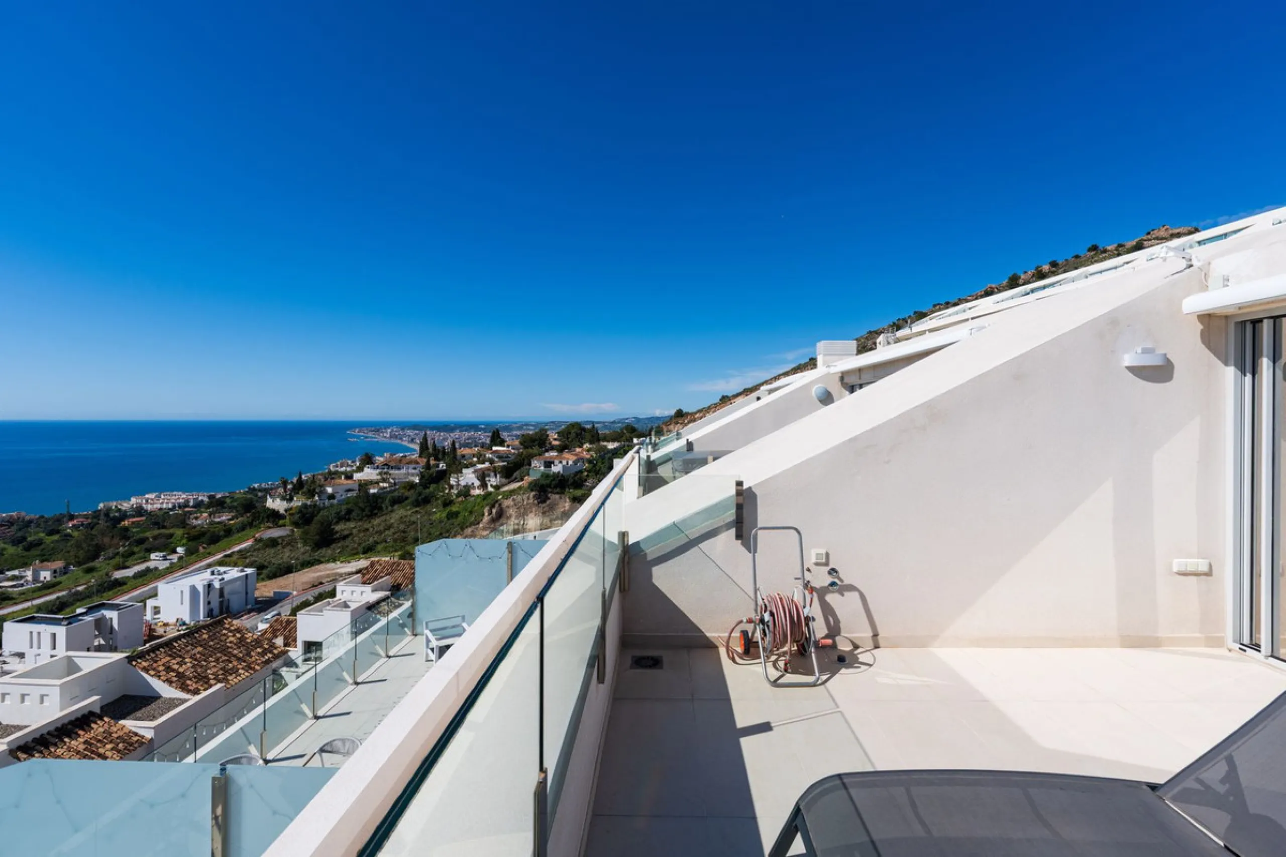 Apartment - Penthouse Duplex в продаже в Benalmadena, Málaga. В доме 3 спален и 2 ванных комнат. Площадь дома 155 м²