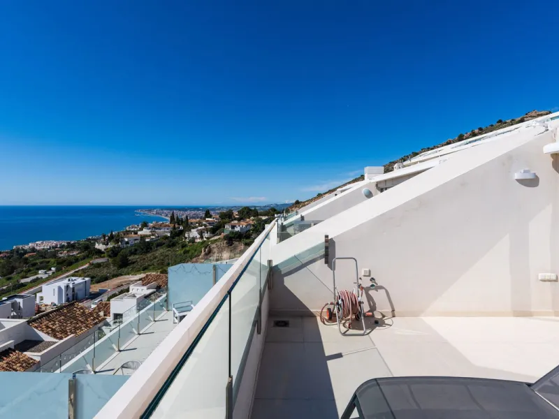 Apartment - Penthouse Duplex в продаже в Benalmadena, Málaga. В доме 3 спален и 2 ванных комнат. Площадь дома 155 м²