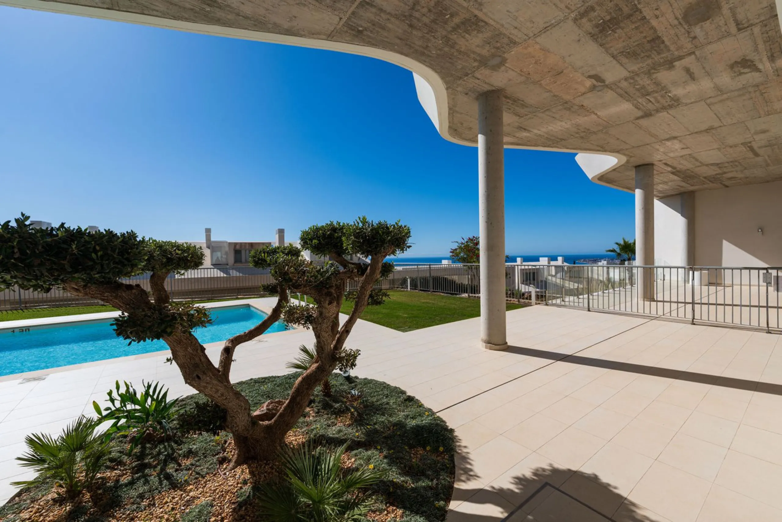 Apartment - Penthouse Duplex в продаже в Benalmadena, Málaga. В доме 3 спален и 2 ванных комнат. Площадь дома 155 м²