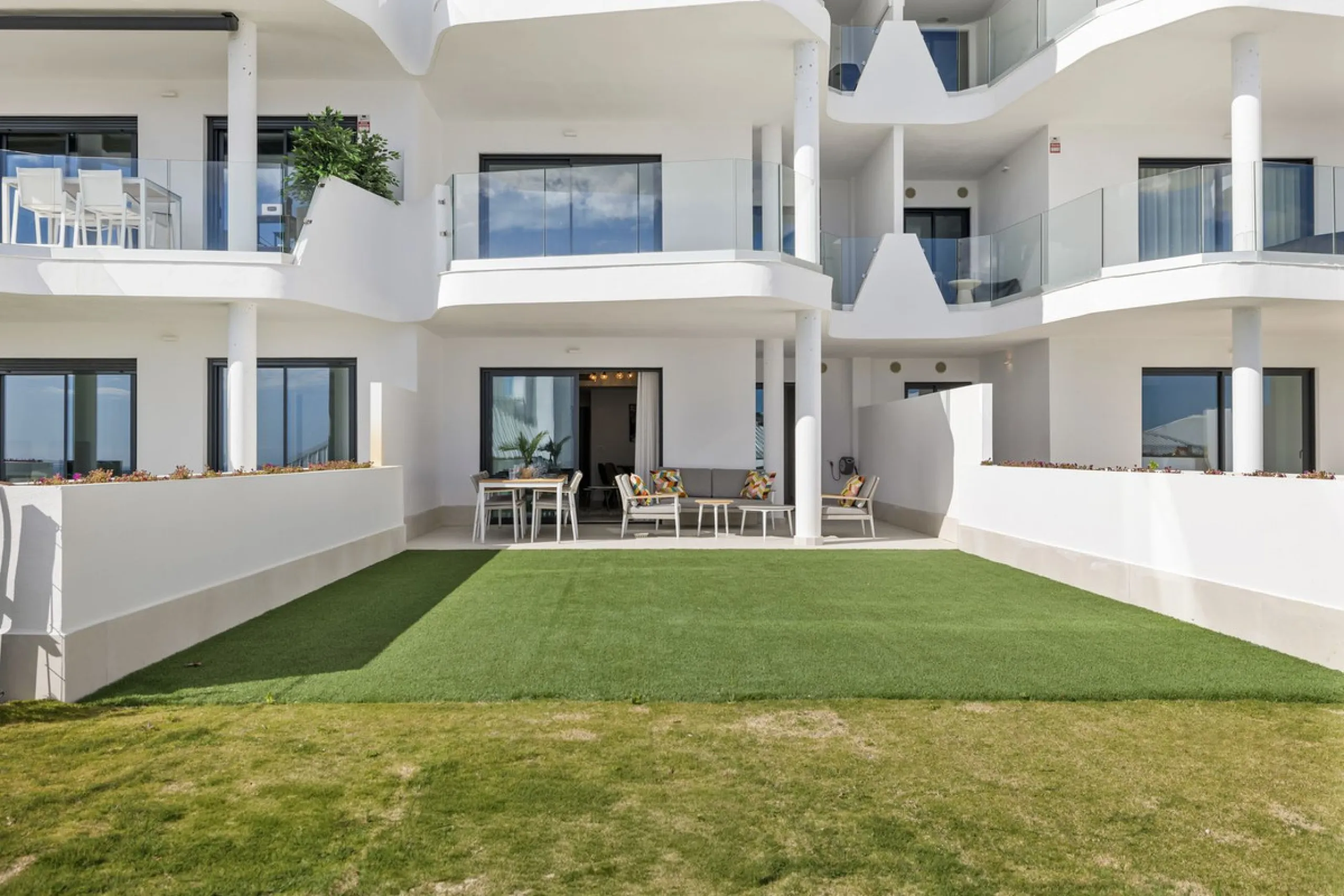EXCLUSIVE GARDEN VILLA | 3 BEDROOMS | PRIVATE GARDEN | RENTAL LICENSE | HIGUERÓN