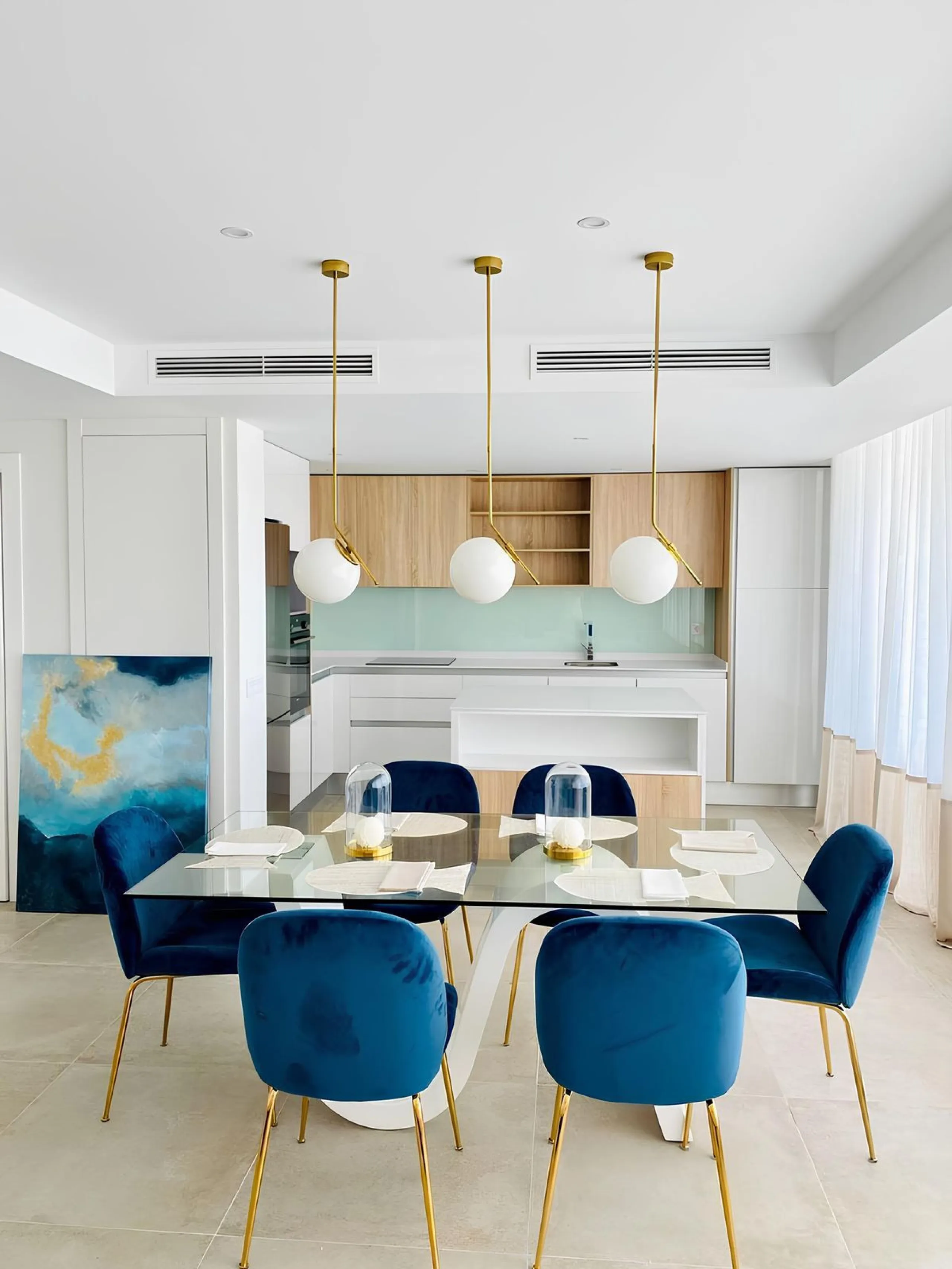 Welcome to this exclusive and elegant apartment that offers and spacious residence for you and your family.