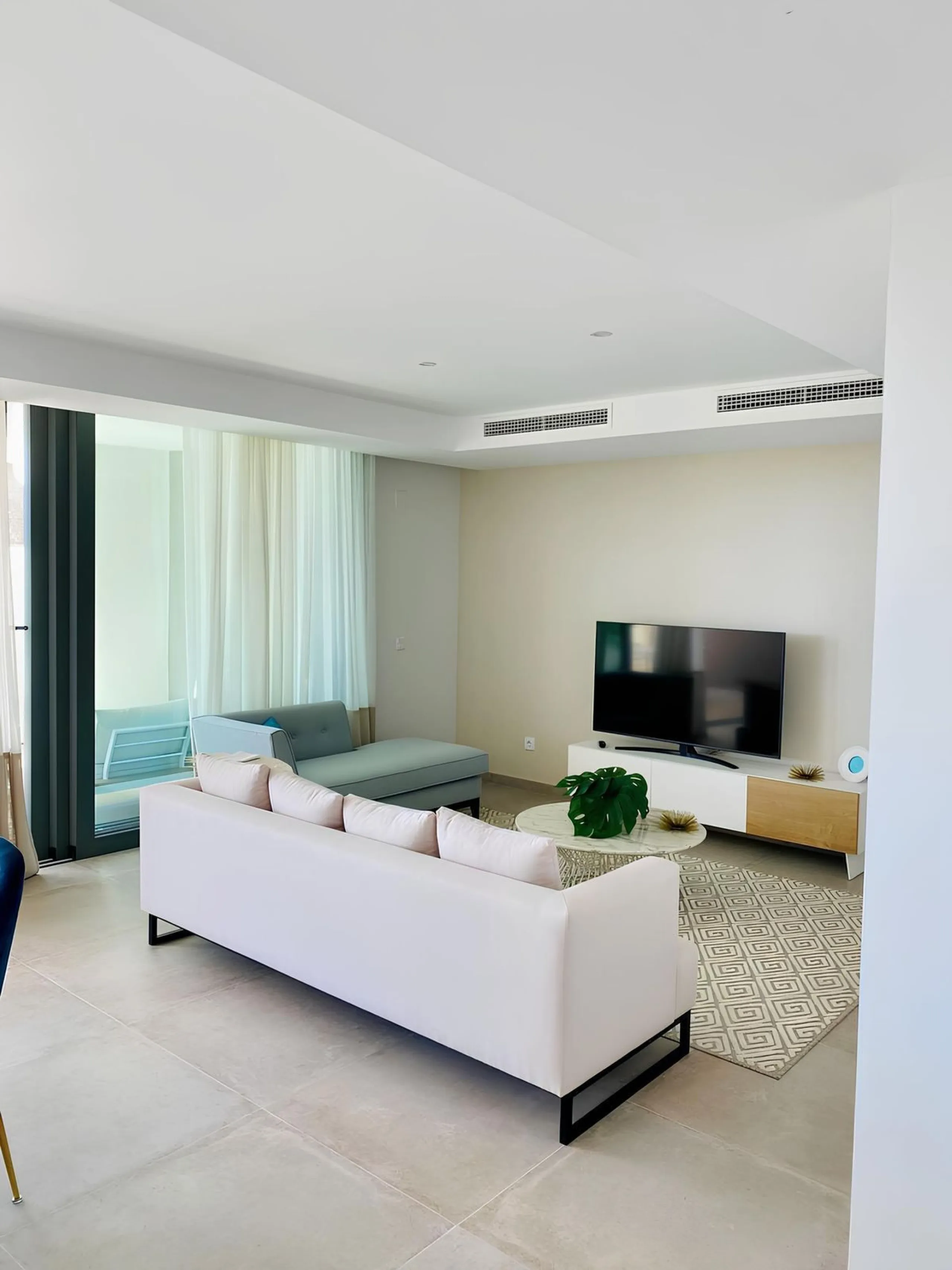 Welcome to this exclusive and elegant apartment that offers and spacious residence for you and your family.