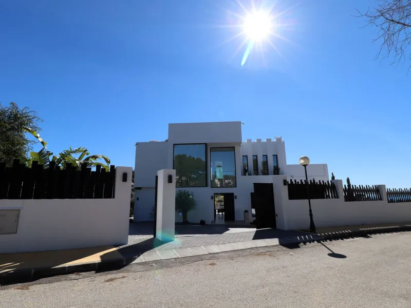 PANORAMIC-VIEW VILLA FOR SALE IN ELVIRIA | MARBELLA
