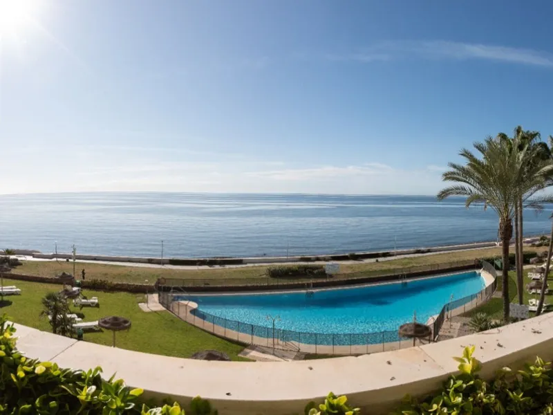 Exclusive Seafront Apartment on the Costa del Sol – A Mediterranean Paradise!
