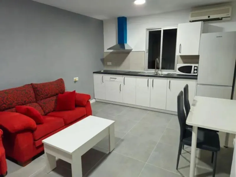 515 m2 building with 5 apartments and 1 fully equipped bar/cafeteria commercial space on Calle Mar, next to the Pharmacy, Tobacco Shop, Lottery Administration, Town Hall, Bars and Shops, in the heart of Manilva Pueblo, renovated in September 2024.