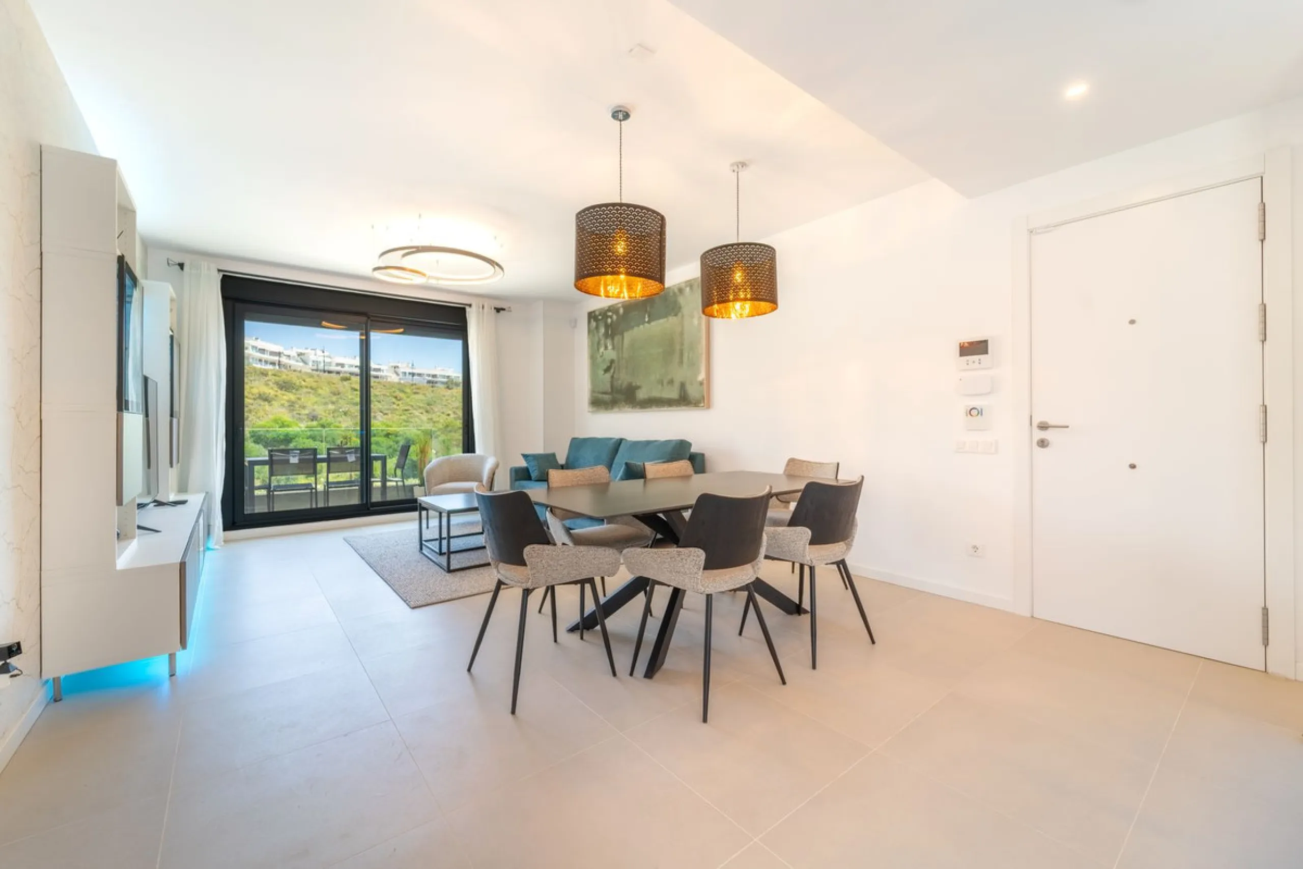 THE APARTMENT IS NOW RENTED FOR LONG TERM. IT CAN BE PURCHASED WITH THE CURRENT LEASE CONTRACT.
