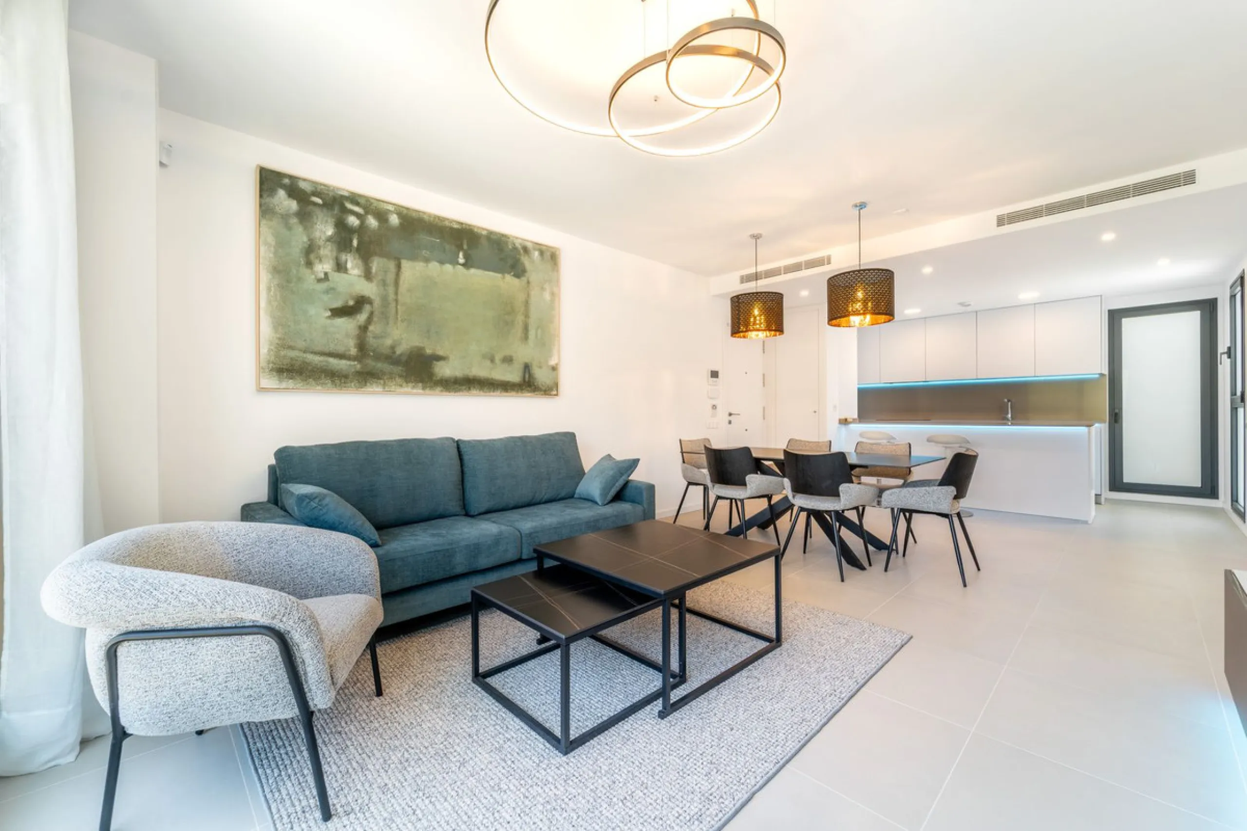 THE APARTMENT IS NOW RENTED FOR LONG TERM. IT CAN BE PURCHASED WITH THE CURRENT LEASE CONTRACT.