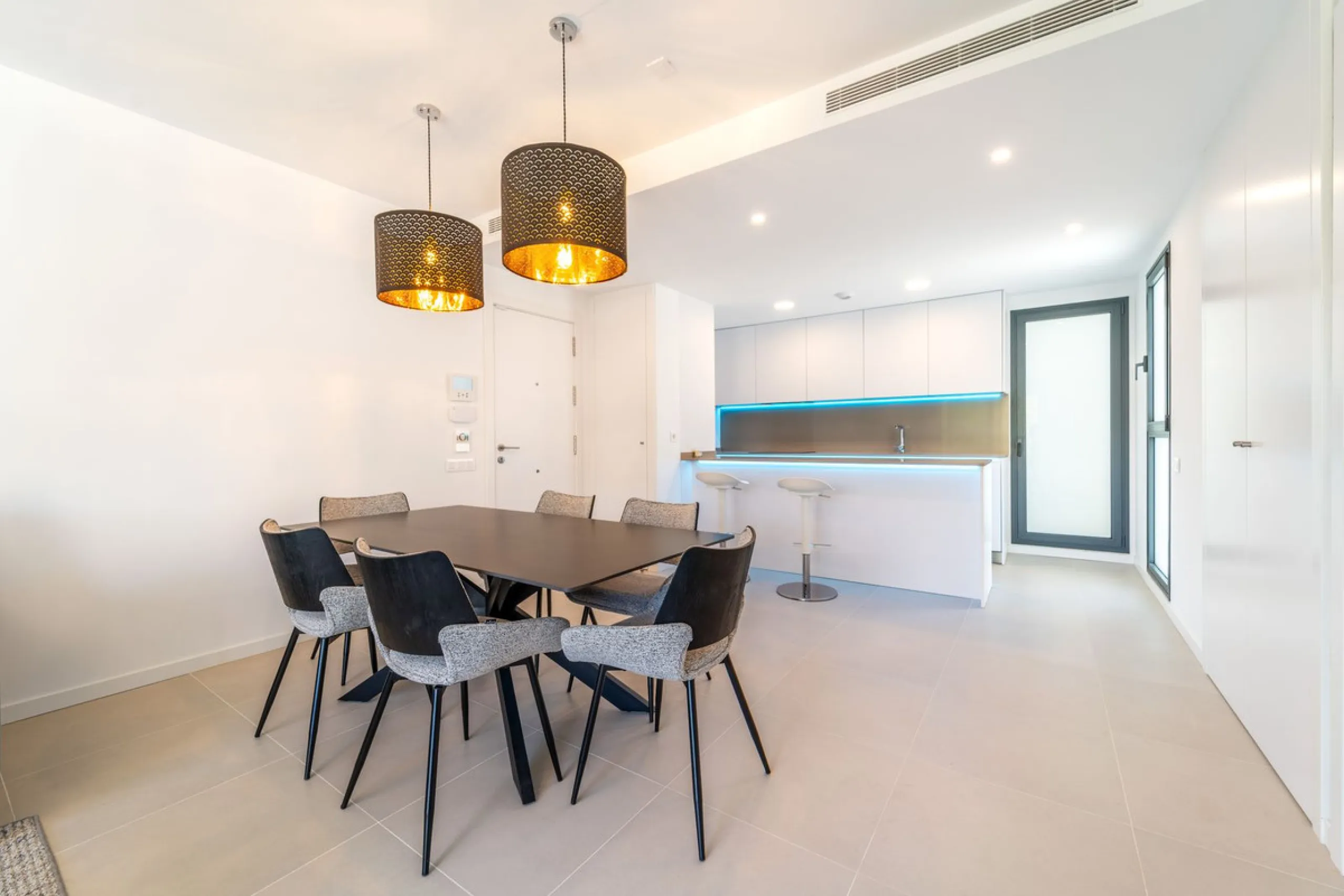 THE APARTMENT IS NOW RENTED FOR LONG TERM. IT CAN BE PURCHASED WITH THE CURRENT LEASE CONTRACT.