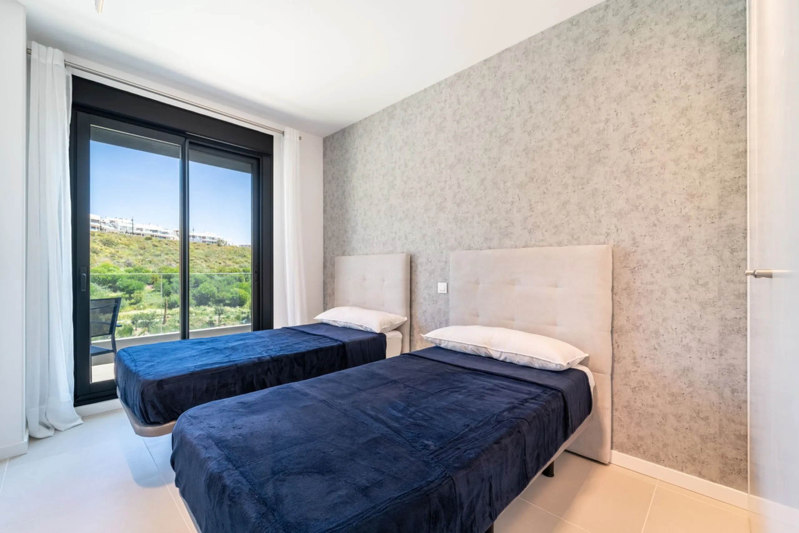 THE APARTMENT IS NOW RENTED FOR LONG TERM. IT CAN BE PURCHASED WITH THE CURRENT LEASE CONTRACT.