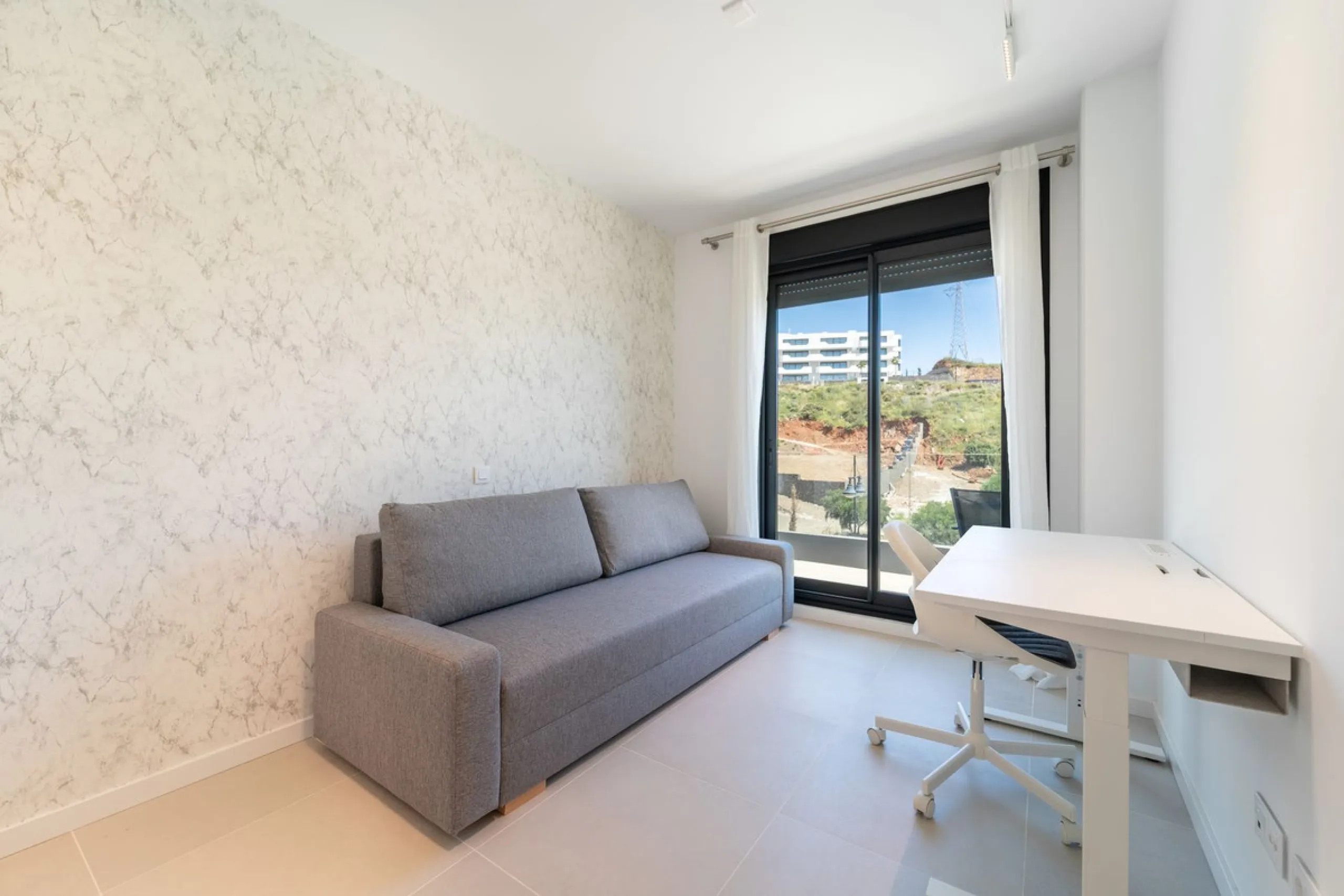THE APARTMENT IS NOW RENTED FOR LONG TERM. IT CAN BE PURCHASED WITH THE CURRENT LEASE CONTRACT.