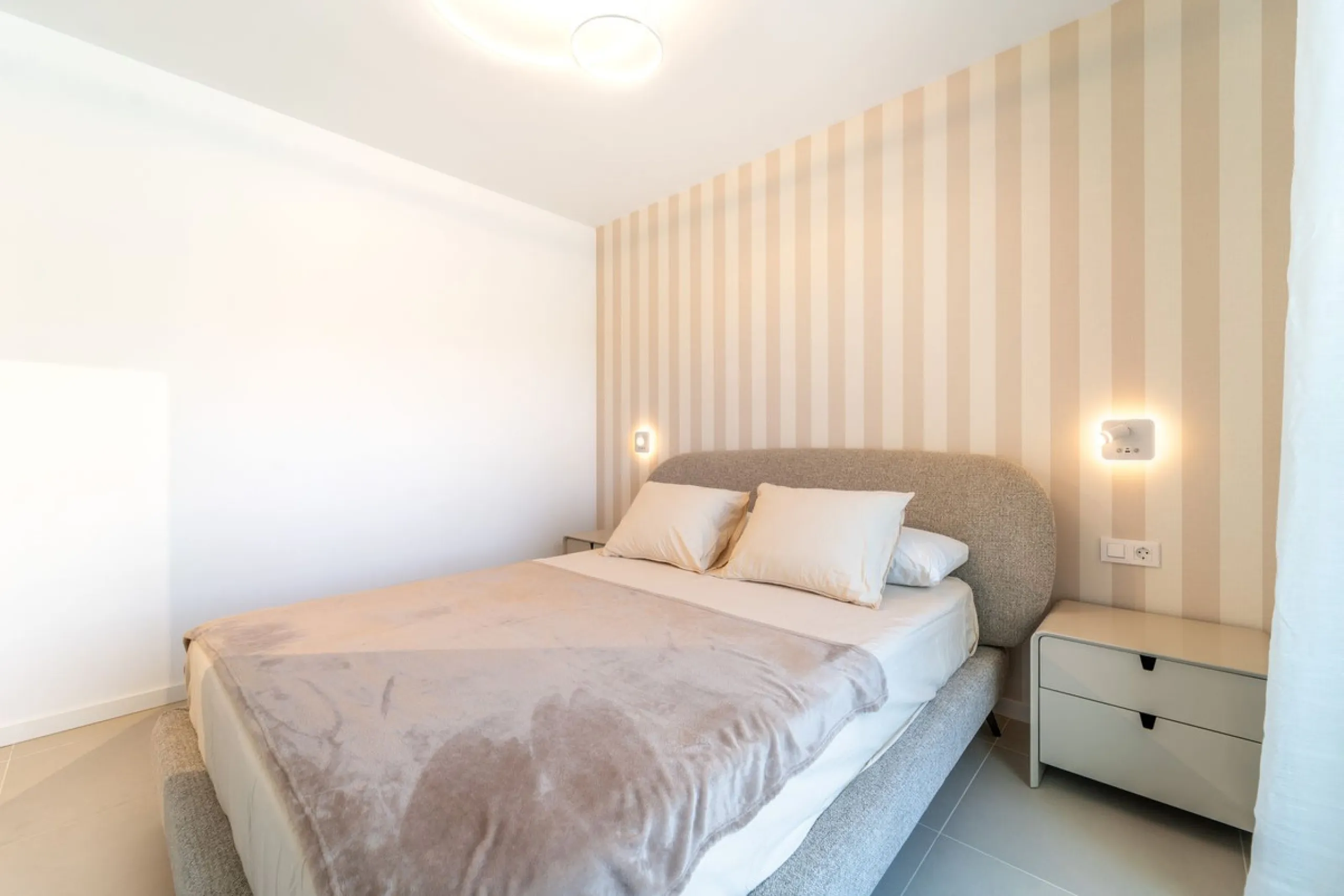 THE APARTMENT IS NOW RENTED FOR LONG TERM. IT CAN BE PURCHASED WITH THE CURRENT LEASE CONTRACT.