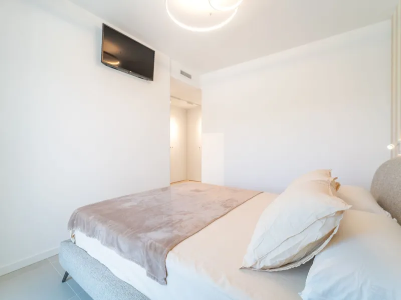 THE APARTMENT IS NOW RENTED FOR LONG TERM. IT CAN BE PURCHASED WITH THE CURRENT LEASE CONTRACT.