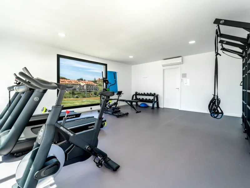 THE APARTMENT IS NOW RENTED FOR LONG TERM. IT CAN BE PURCHASED WITH THE CURRENT LEASE CONTRACT.