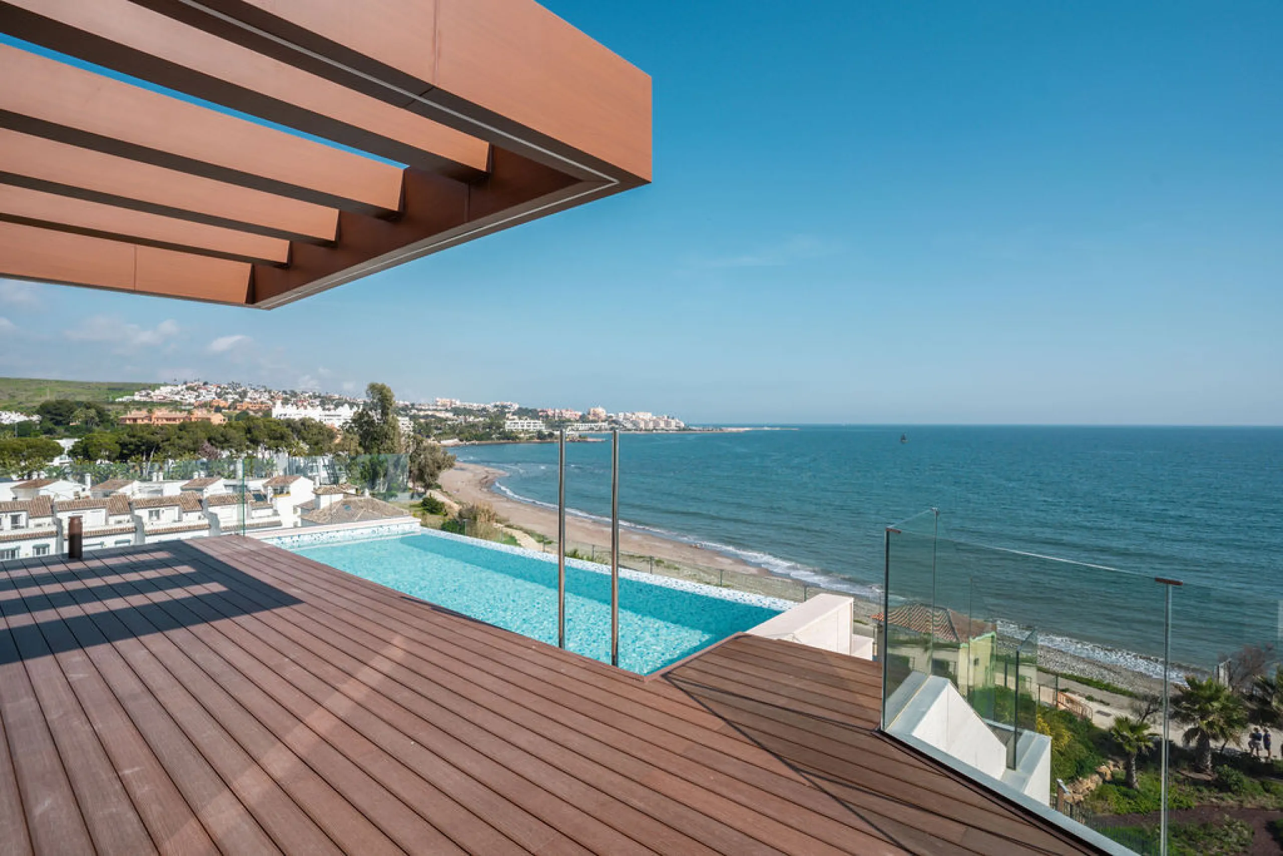 Apartment - Penthouse Duplex в продаже в Estepona, Málaga. В доме 4 спален и 5 ванных комнат. Площадь дома 199 м²
